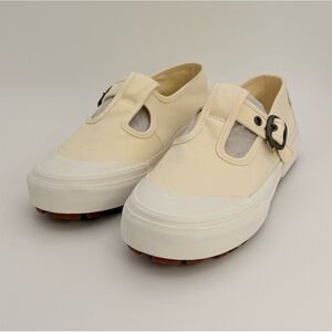 VANS Women’s Cream Canvas Buckle Strap Casual Shoes ( Sneakers) Sz 9.5 NWOT